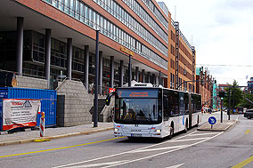 Ein VHH Bus der Buslinie 2 an der Haltestelle Am Kaiserkai in der Hafencity