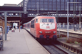 DB Baureihe 103 im Hamburger Hauptbahnhof