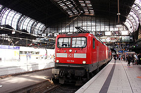 Eine Lok der Baureihe 112 in Hamburg Hbf