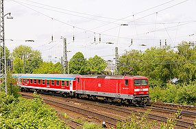 Eine Lok der Baureihe 112 in Hamburg Hbf