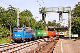 Eine Lok der Baureihe 140 im Bahnhof Hamburg-Harburg