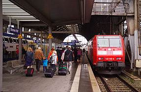 Eine Lok der Baureihe 146.1 in Bremen Hbf