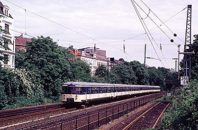 Eine S-Bahn der Baureihe 470 in Hamburg auf der Verbindungsbahn