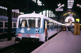 Ein Triebwagen der Baureihe 628 in Kiel Hbf