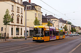 Die Straßenbahn in Dresden zwischen den Haltestellen Altenberger Straße und Gottleubaer Strae