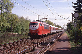 Die 103 228-3 im Bahnhof Prisdorf