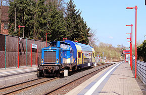 EVB-Lok der Baureihe 211 im Bahnhof Hamburg Hörgensweg der AKN