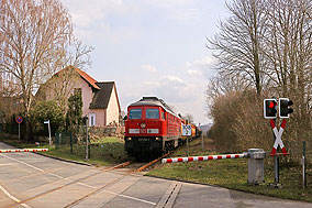 Eine Lok der Baureihe 232 im Bahnhof Altengörs an der Kaiserbahn
