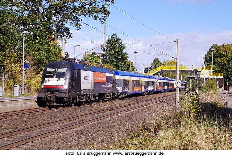 Der HKX - Hamburg-Köln-Express im Bahnhof Klecken