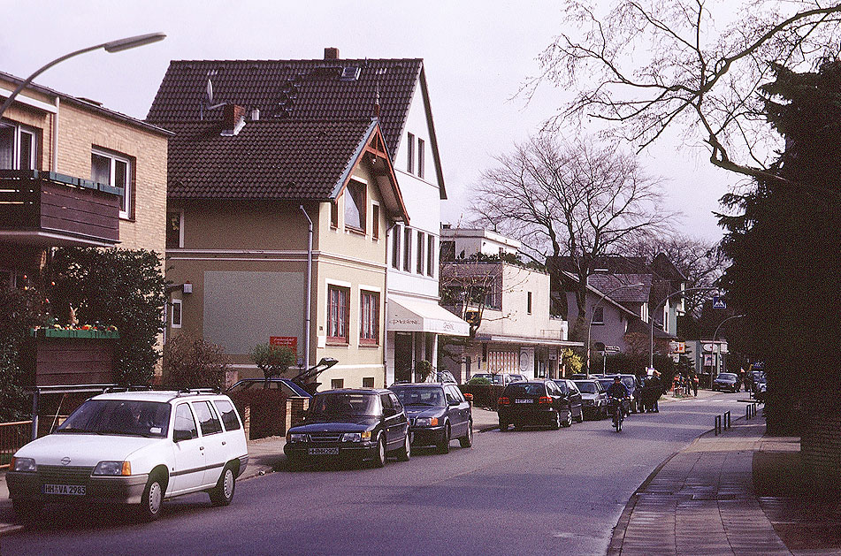 Die Georg-Bonne-Straße in Nienstedten mit dem abzweigenden Schulkamp