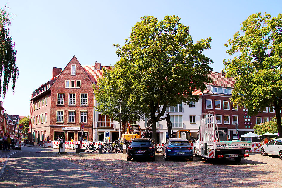 Der Überwasserkirchplatz in Münster mit dem Antiquariat Wilsberg