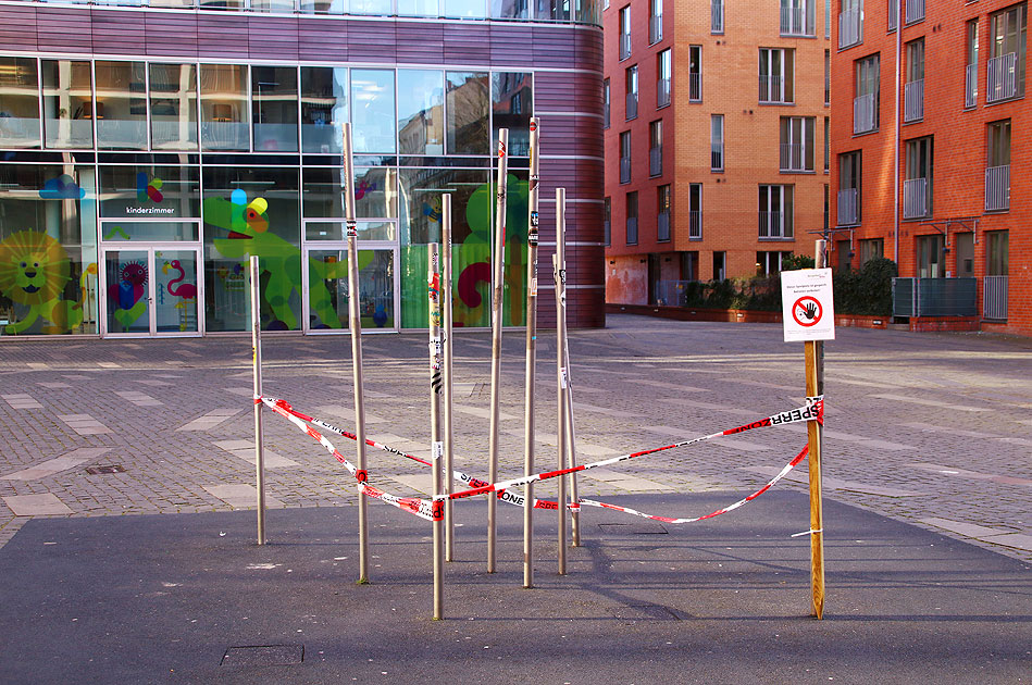 Gesperrter Spielplatz wegen der Corona-Krise auf St. Pauli in Hamburg