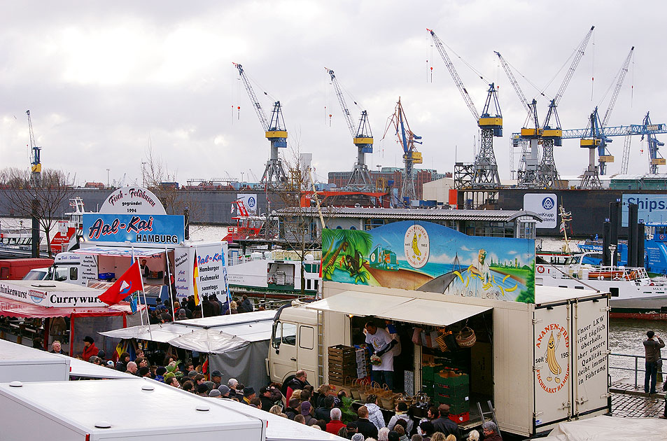 Der Fischmarkt in Hamburg im Stadtteil Altona ist eine Touristenattraktion