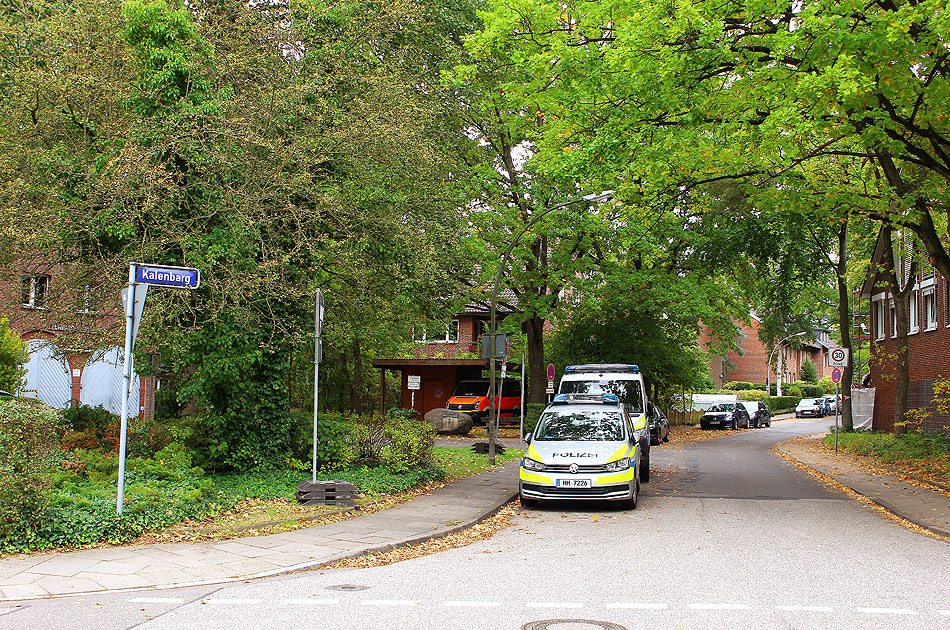 Die Straße Kalenbarg an der Ecke Blomkamp in Hamburg im Stadtteil Osdorf