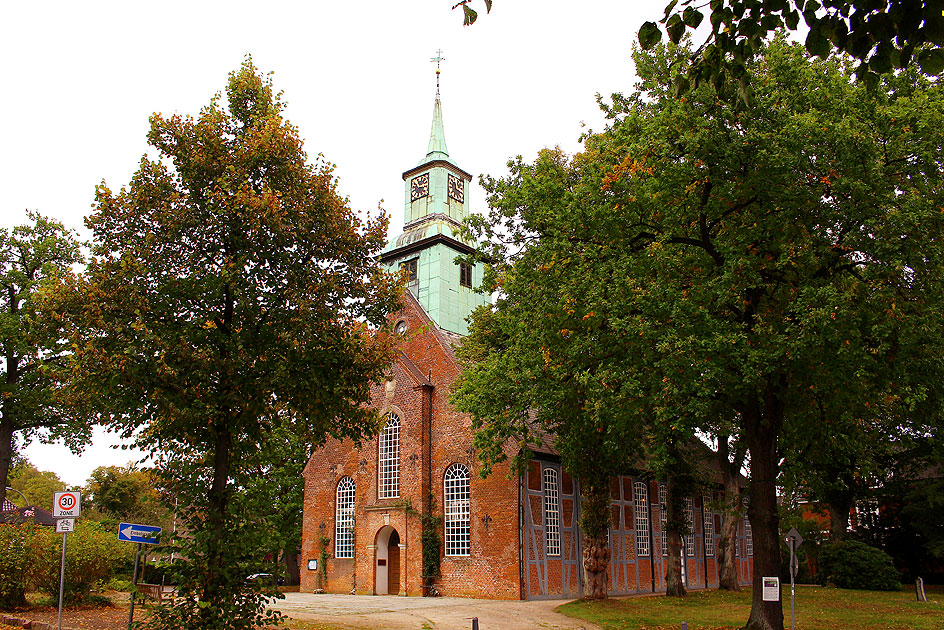 Die Nienstedtener Kirche in den Hamburger Elbvororten