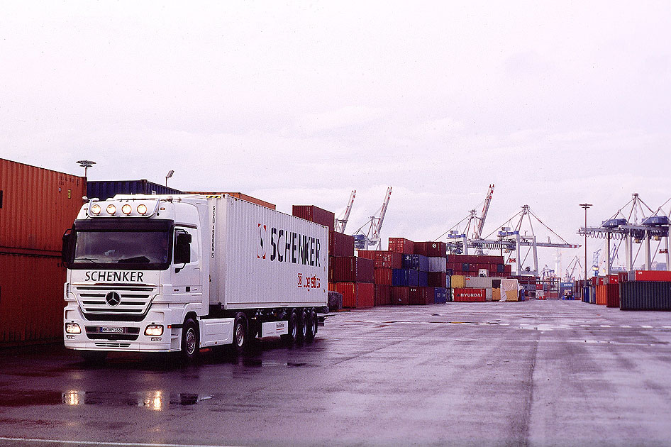 Schenker Container im Hamburger Hafen - LKW im Hamburger Hafen