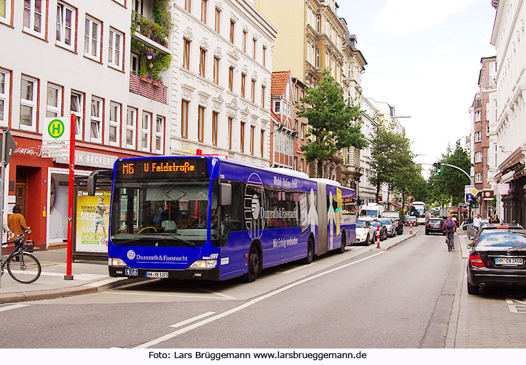 Hochbahn Bus in der Langen Reihe nach den Umbaumaßnahmen zur Busbeschleunigung