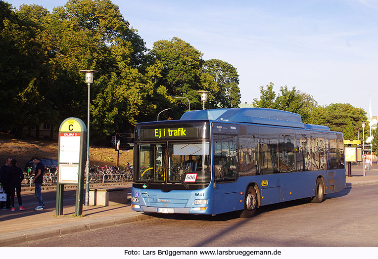 Der Kalmar Länstrafik-Bus 6641 an der Haltestelle Kalmar C - dem Bahnhof Kalmar in Schweden.