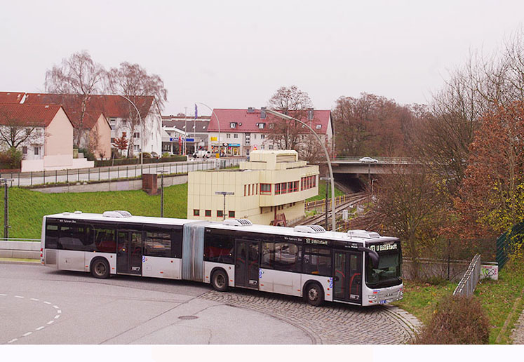 VHH MAN Gelenkbus auf dem Busbahnhof der U-Bahn Haltestelle Billstedt