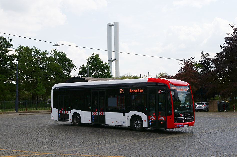 Ein Elektrobus der BSAG an der Haltestelle Sebaldsbrück