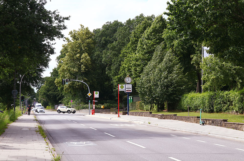 Die Haltestelle Elbschloßstraße in Hamburg-Nienstedten