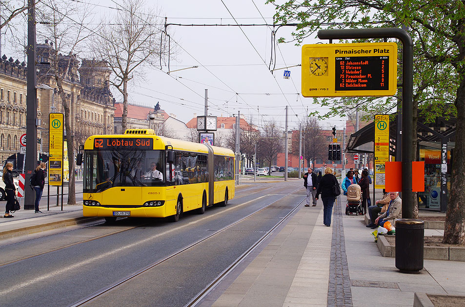 DVB Bus an der Haltestelle Pirnaischer Platz