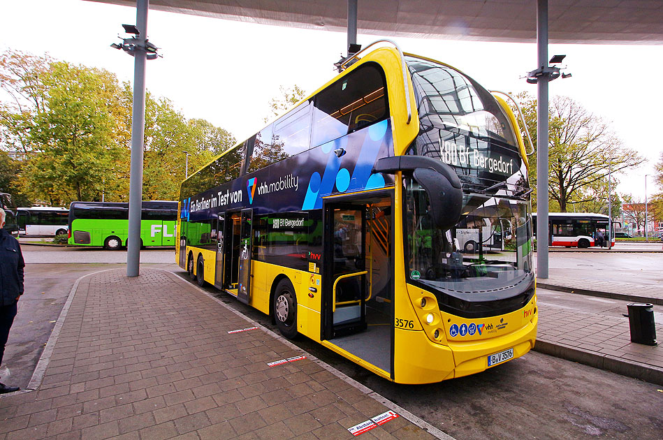 Der BVG 3576 Doppeldeckerbus beim Testeinsatz in Hamburg bei der VHH