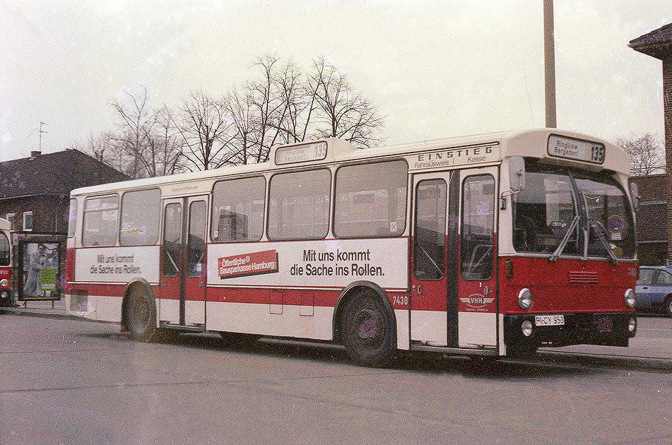 Ein VHH-Bus am ZOB in Hamburg-Bergedorf