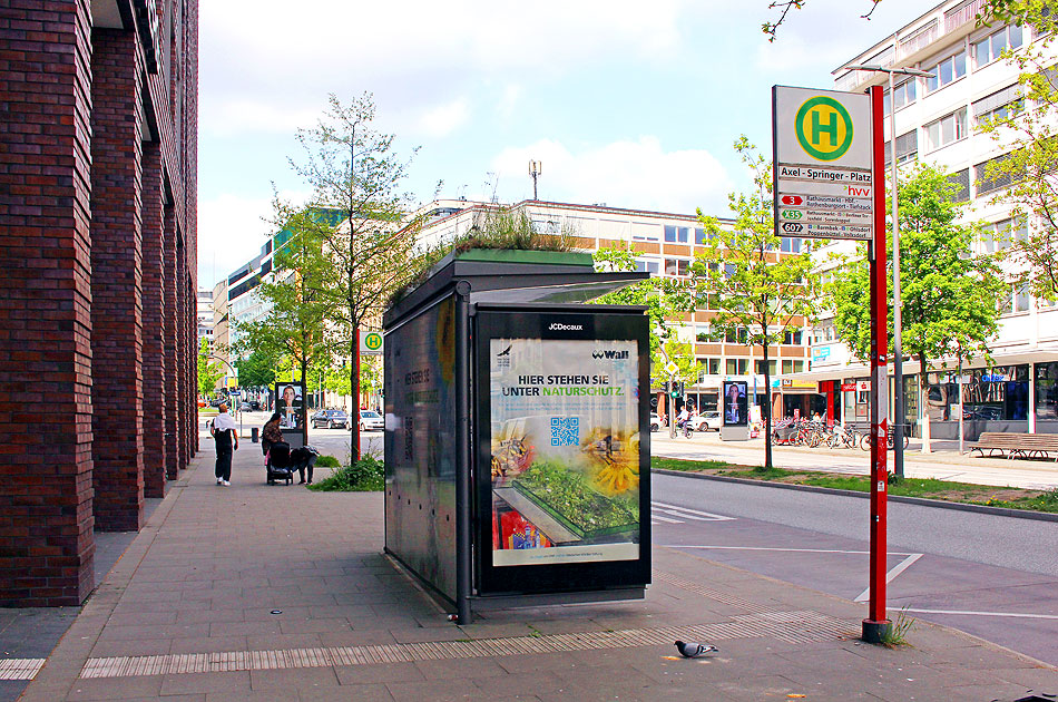 Die Bushaltestelle Axel-Springer-Platz in Hamburg