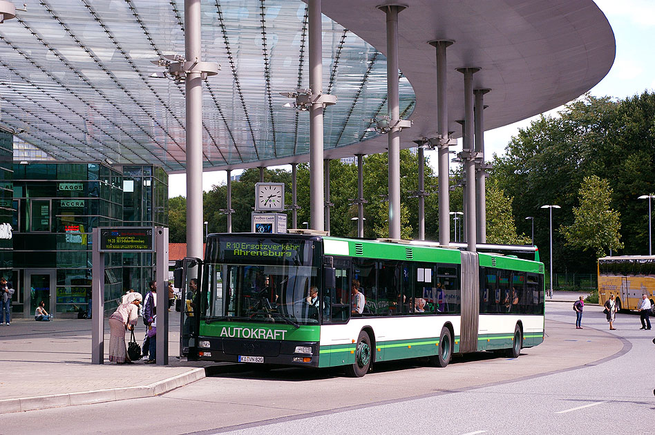 Autokraft Bus in Hamburg auf dem ZOB