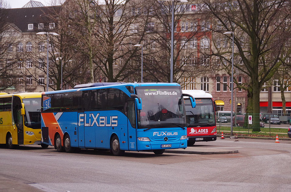 Ein Flixbus in Hamburg auf dem ZOB - MB Tourismo RHD-M - Fernbus