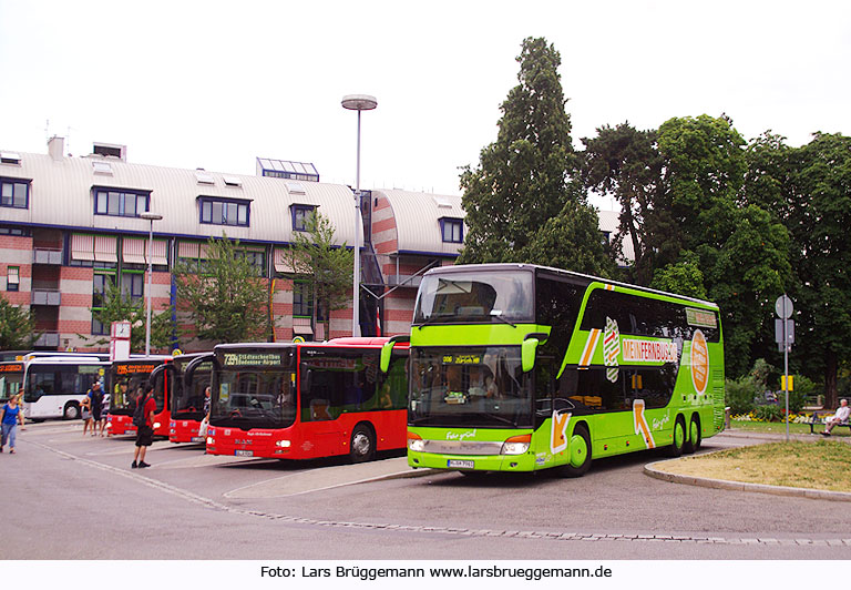 Ein Bus von MeinFernbus am Bahnhof Friedrichshafen