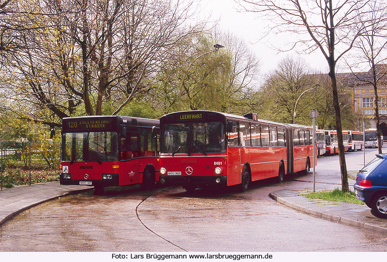 Zwei VHH-Busse auf dem ZOB in Hamburg