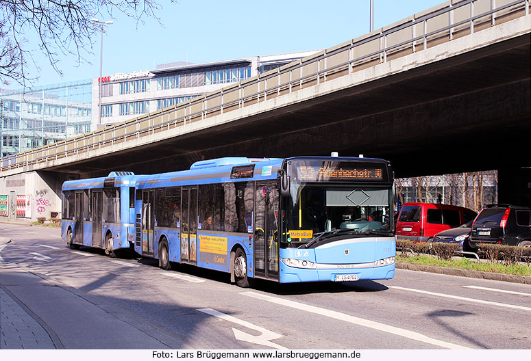 Ein MVG Anhängerbus in München auf der Metrobuslinie 53