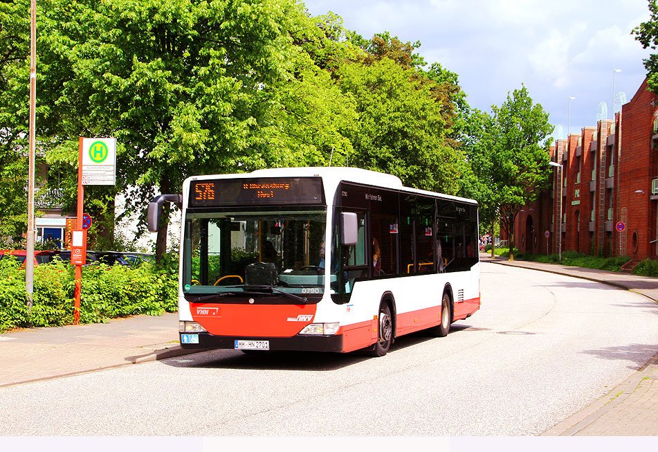 Ein VHH Bus in Ahrensburg an der Haltestelle Brückenstraße