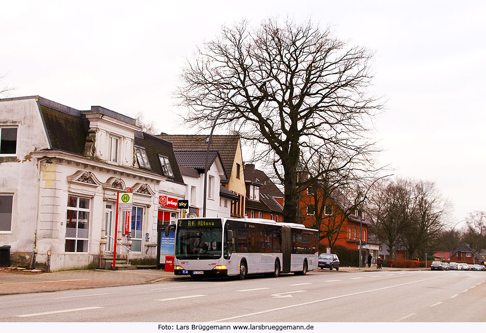 Ein VHH Bus an der Haltestelle Eckhoffplatz in Hamburg-Lurup
