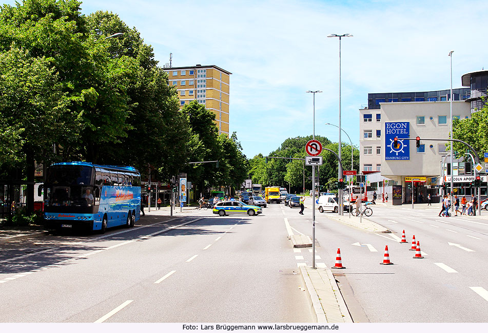 Neoplan Reisebus auf der Reeperbahn in Hamburg während dem G20-Gipfel