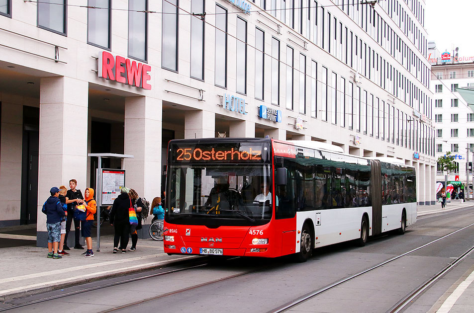 Ein MAN Lions City A23 der Bremer Straßenbahn AG an der Haltestelle Hauptbahnhof