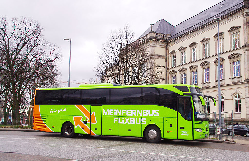 Foto: Ein Bus von Meinfernbus Flixbus in Hamburg ZOB