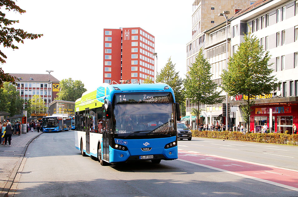 Ein Elektrobus in Münster vor dem Hauptbahnhof auf der Linie 14 zum Zoo