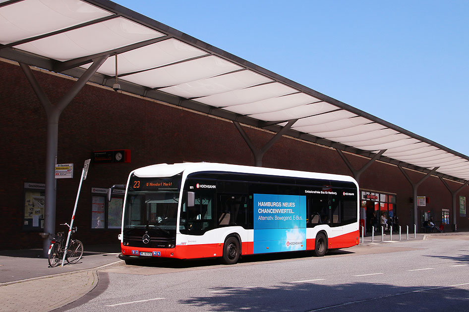 Elektromobilität im Busverkehr: Ein Elektrobus am Bahnhof Barmbek in Hamburg