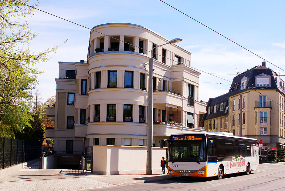 Ein Iveco Bus vom Regionalverkehr Oberlausitz am Schillerplatz in Dresden