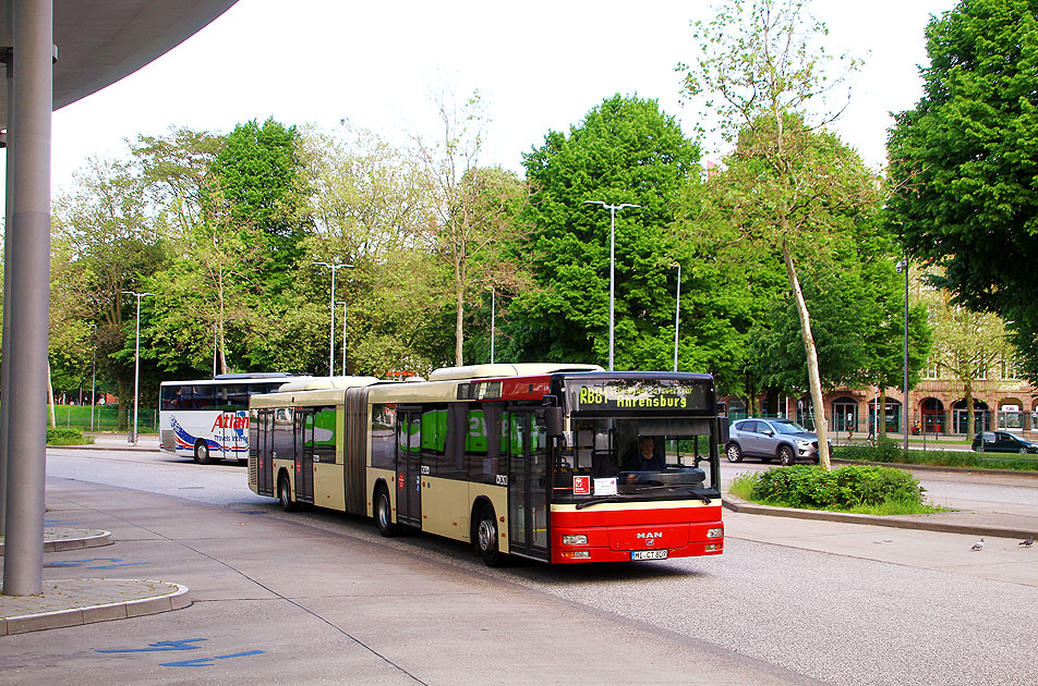 Ein SEV Bus von City Tours Wenzel aus Hildesheim auf dem ZOB in Hamburg