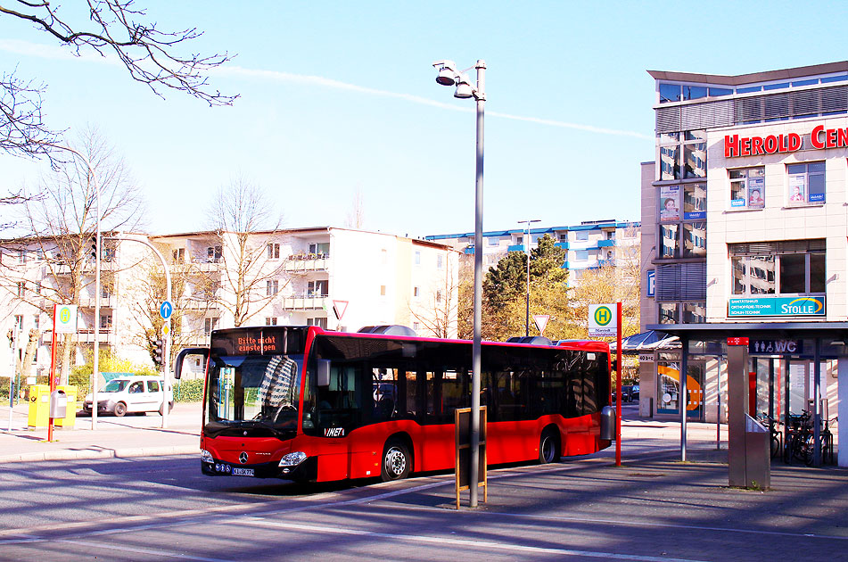Ein Vineta Bus an der Haltestelle U-Bahn Garstedt