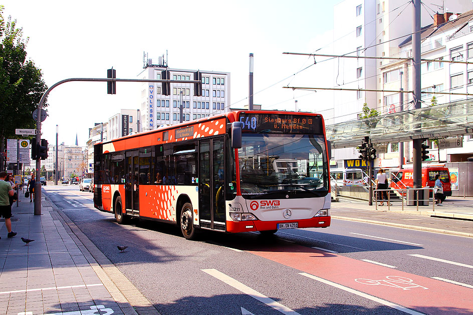 Ein SWB Bus in Bonn an der Haltestelle Bertha-von-Suttner-Platz