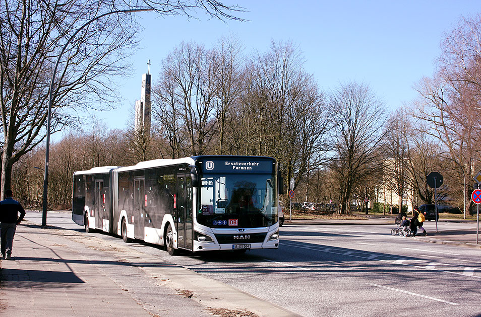 Ein BEX Bus im SEV für die Hamburger Hochbahn an der U-Bahn Farmsen