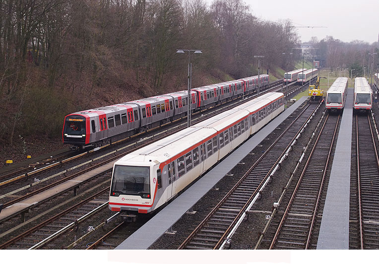Hochbahn DT5 in Hamburg-Billstedt - die Hamburger Hochbahn