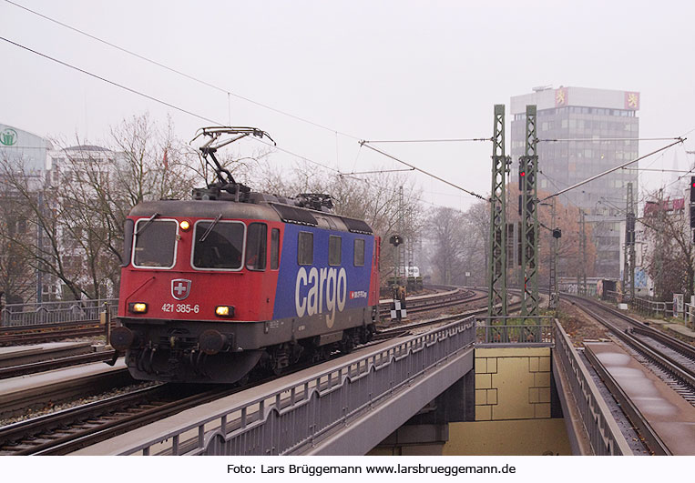 Die SBB Lok 421 385-6 im Bahnhof Hamburg Dammtor