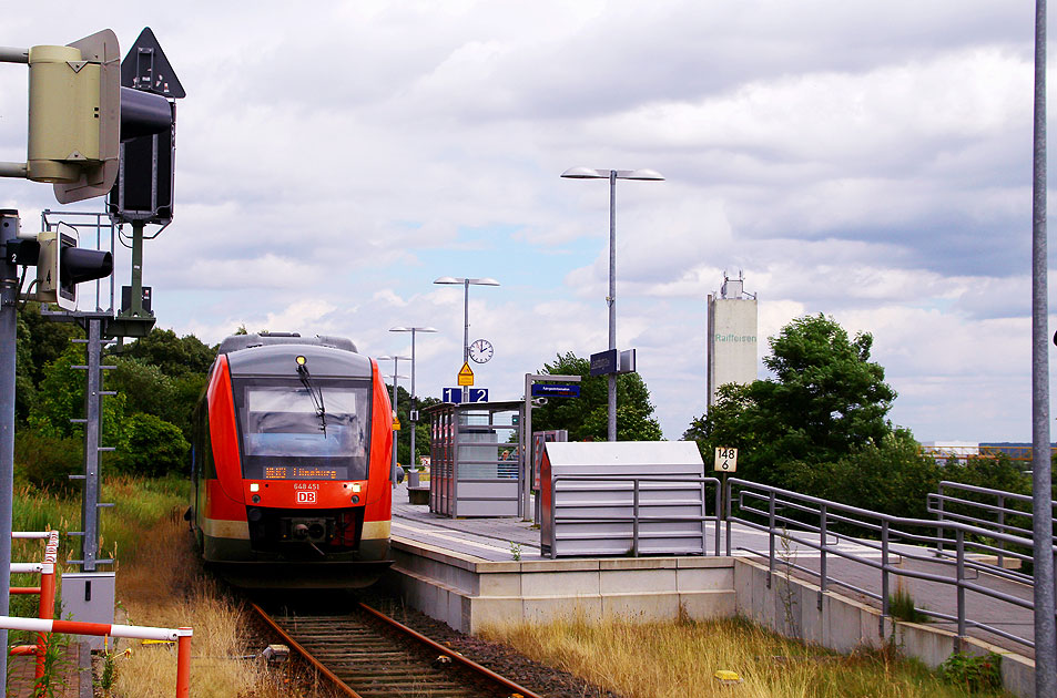 Bahnhof Lauenburg an der Elbe mit einem Lint Triebwagen