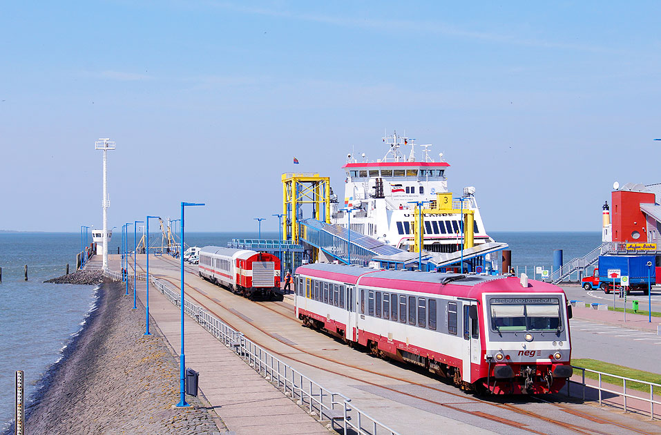 Dagebüll Mole - Bahnhof und Fähranleger - Umsteigen von der Bahn aufs Schiff